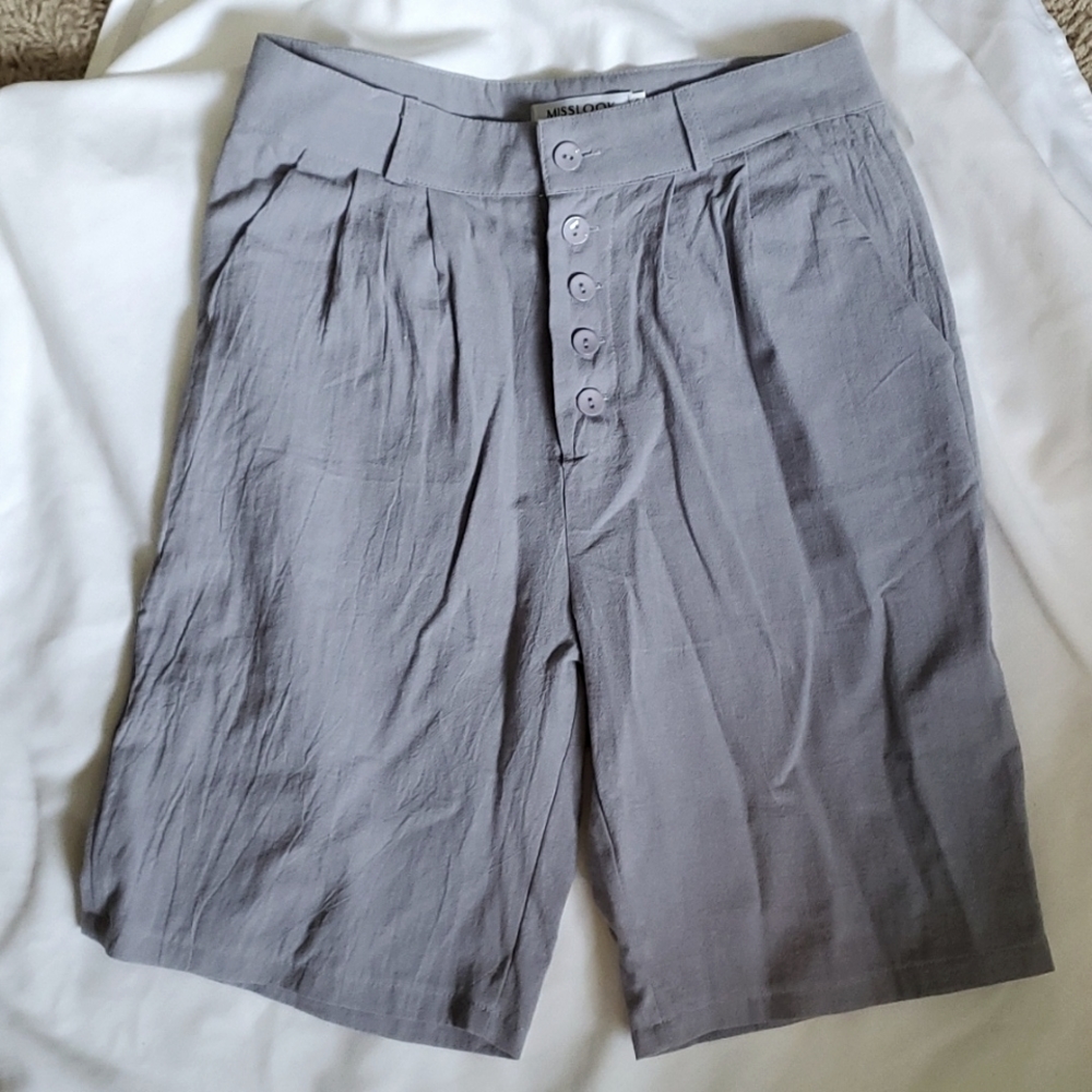 Ladies dress shorts,Misslook Size small. Light Grey.